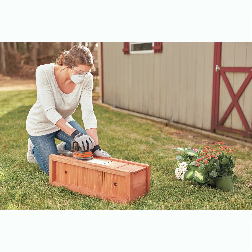 Black & Decker BDCRO20C 20V MAX Cordless Random Orbital Sander 6 Black & Decker BDCRO20C 20V MAX Cordless Random Orbital Sander - Image 4