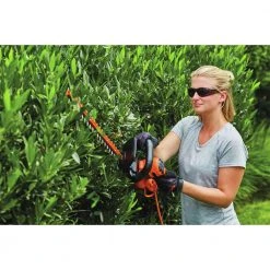 Black & Decker BEHT200 120V 3.5 Amp Brushed 18 In. Corded Hedge Trimmer 12 Black & Decker BEHT200 120V 3.5 Amp Brushed 18 In. Corded Hedge Trimmer -Black & Decker Sales Shop bdknbeht200 b