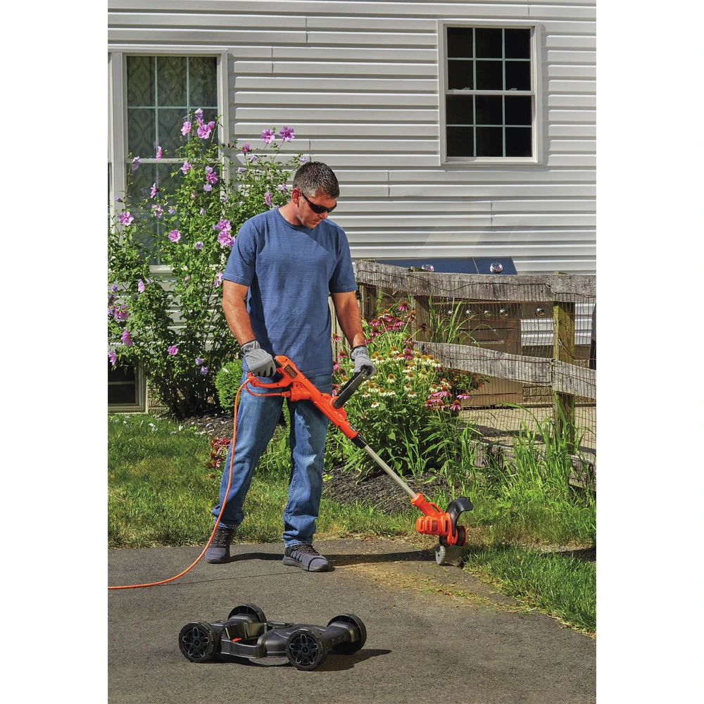 Black & Decker BESTA512CM 120V 6.5 Amp Compact 12 In. Corded 3-in-1 Lawn Mower 5 Black & Decker BESTA512CM 120V 6.5 Amp Compact 12 In. Corded 3-in-1 Lawn Mower - Image 4