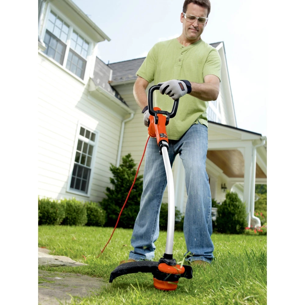 Black & Decker GH3000 120V 7.5 Amp Curved Shaft 14 In. Corded String Trimmer/Edger 7 Black & Decker GH3000 120V 7.5 Amp Curved Shaft 14 In. Corded String Trimmer/Edger - Image 5