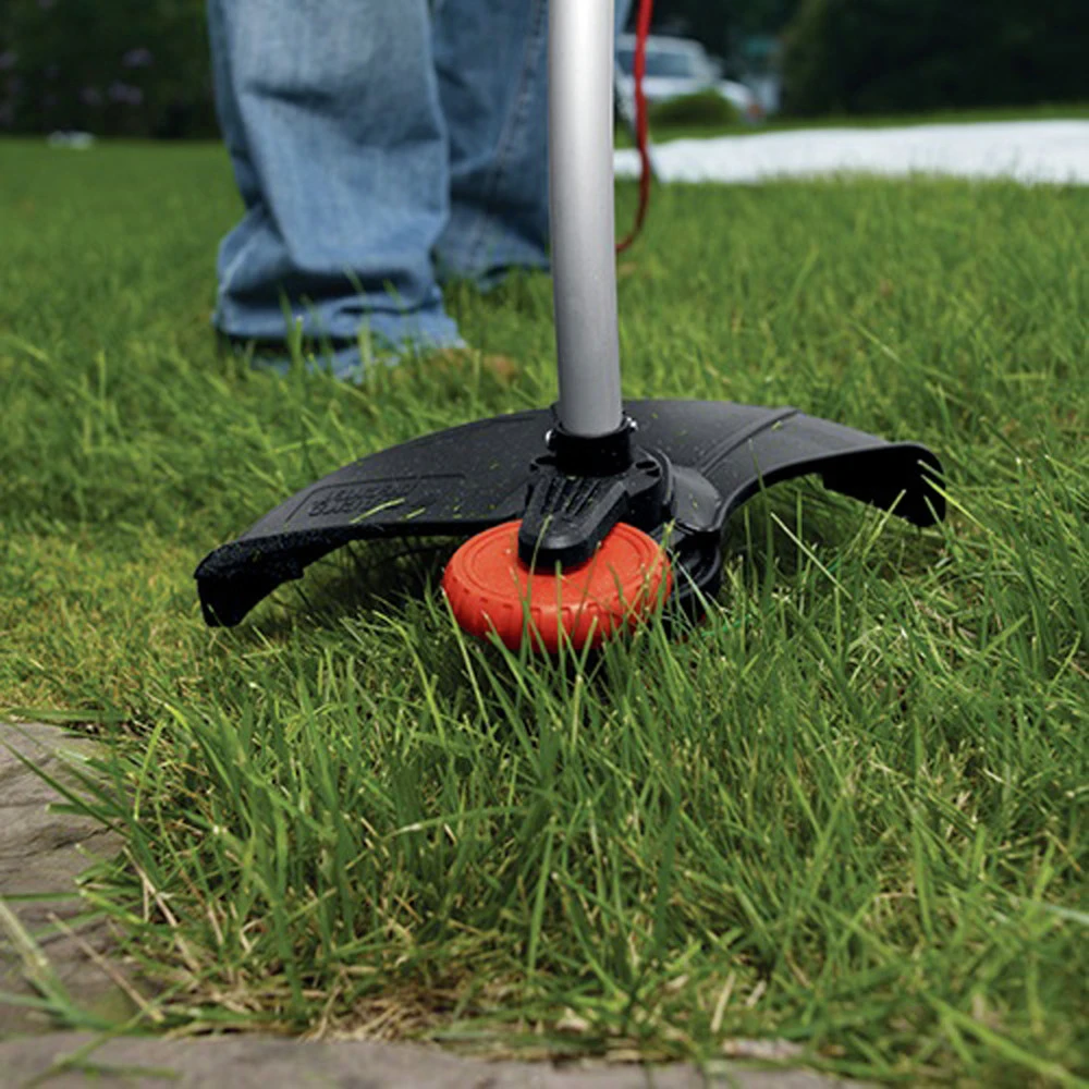 Black & Decker GH3000 120V 7.5 Amp Curved Shaft 14 In. Corded String Trimmer/Edger 10 Black & Decker GH3000 120V 7.5 Amp Curved Shaft 14 In. Corded String Trimmer/Edger - Image 8