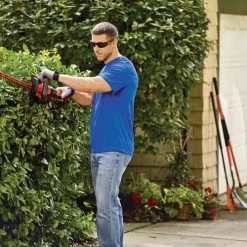 Black & Decker LHT321 20V MAX POWERCOMMAND Lithium-Ion 22 In. Cordless Hedge Trimmer Kit (1.5 Ah) 14 Black & Decker LHT321 20V MAX POWERCOMMAND Lithium-Ion 22 In. Cordless Hedge Trimmer Kit (1.5 Ah) -Black & Decker Sales Shop bdknlht321 e