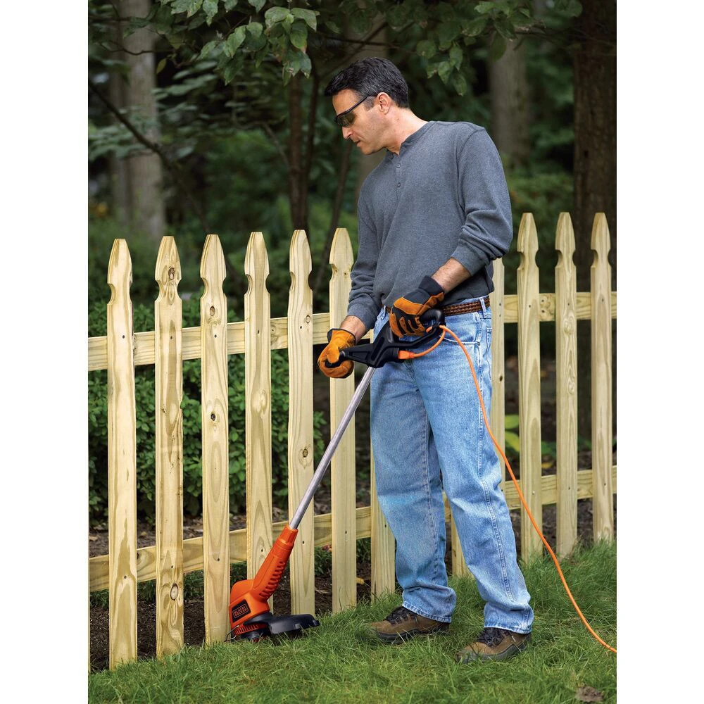 Black & Decker ST7700 4.4 Amp 2-in-1 Straight Shaft 13 In. Electric String Trimmer/Edger 16 Black & Decker ST7700 4.4 Amp 2-in-1 Straight Shaft 13 In. Electric String Trimmer/Edger - Image 14